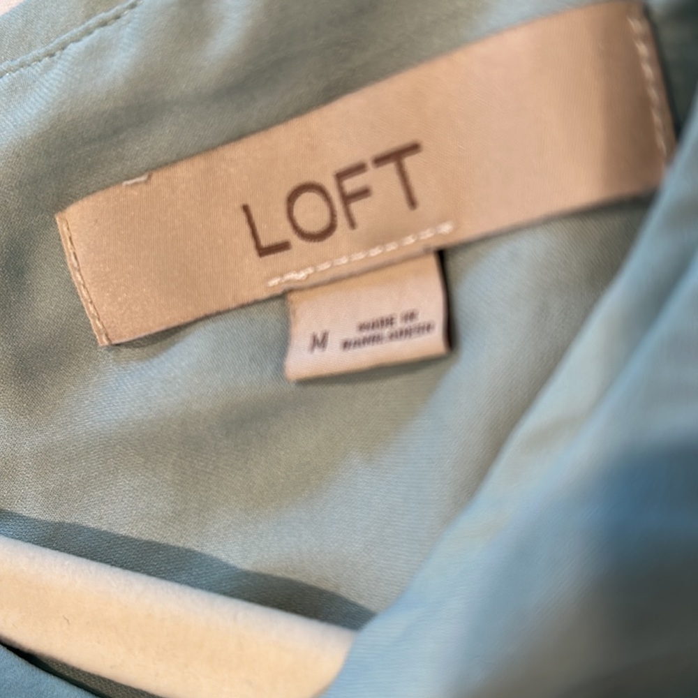 Loft sleeveless Top Size Medium Light Blue High Low Excellent Condition - Picture 6 of 8
